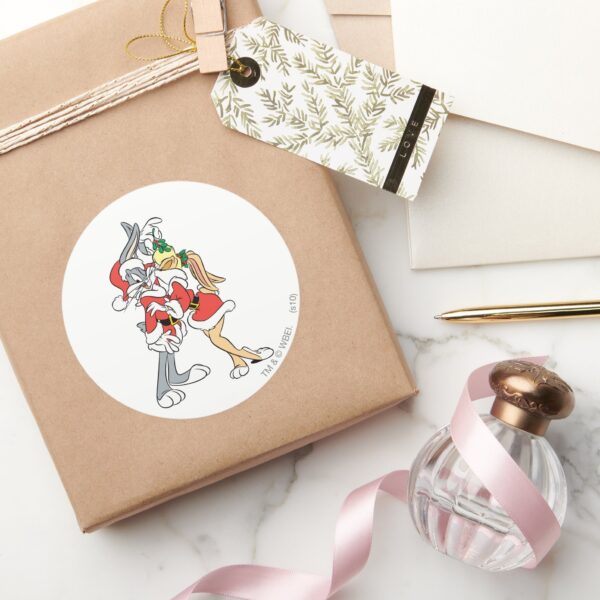 BUGS_BUNNY™_and_Lola_Mistletoe_Kiss_Classic_Round_Sticker_5 BUGS BUNNY™ And Lola Mistletoe Kiss Classic Round Sticker