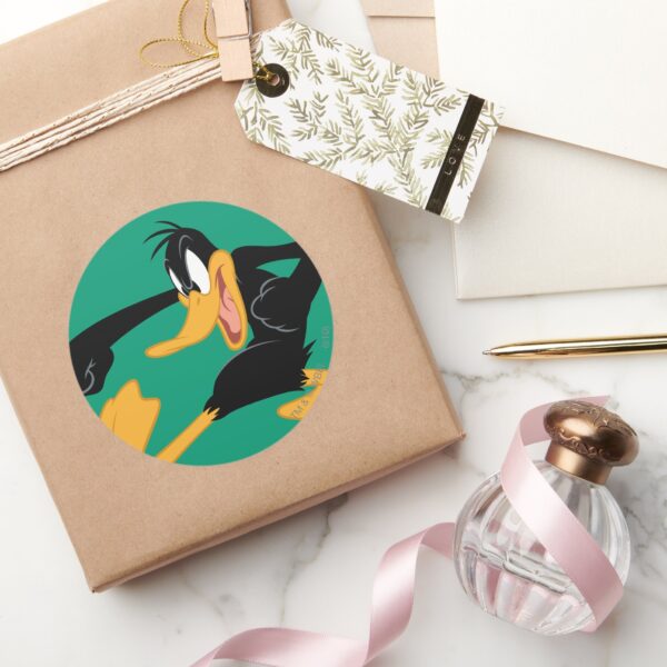 DAFFY_DUCK™_Swinging_a_Punch_Classic_Round_Sticker_5 DAFFY DUCK™ Swinging A Punch Classic Round Sticker