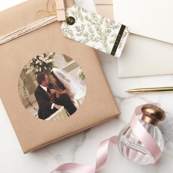 FRIENDS™_Chandler_&_Monica_Married_Classic_Round_Sticker_4 FRIENDS™ Chandler Monica Married Classic Round Sticker