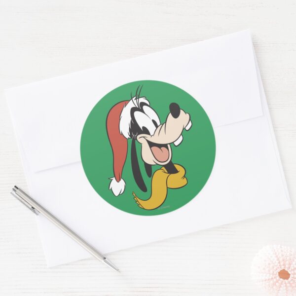 Goofy With Santa Hat Classic Round Sticker
