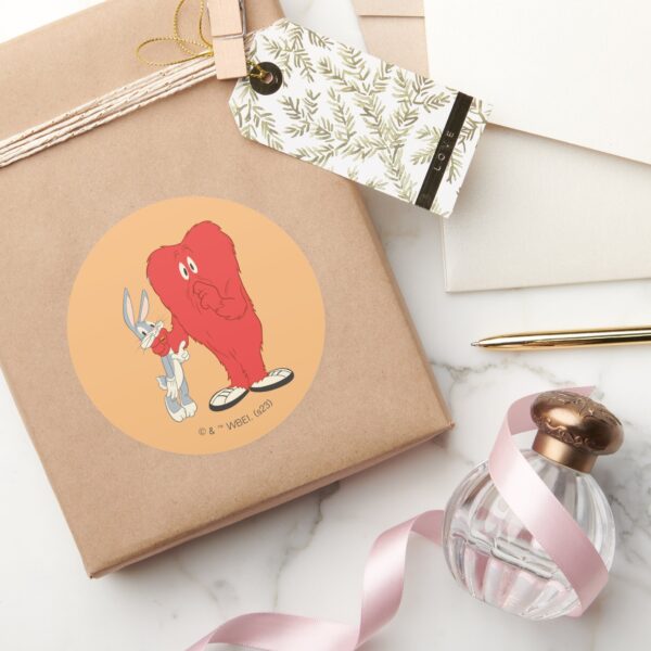 Gossamer_Holding_BUGS_BUNNY™_Classic_Round_Sticker_5 Gossamer Holding BUGS BUNNY™ Classic Round Sticker