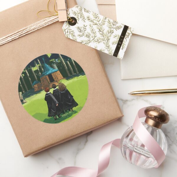 HARRY_POTTER™,_Ron,_&_Hermione_at_Hagrid's_Hut_Classic_Round_Sticker_5 HARRY POTTER™ Ron Hermione At Hagrids Hut Classic Round Sticker