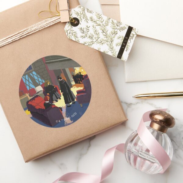 HARRY POTTER™ Ron Hermione In Common Room Classic Round Sticker