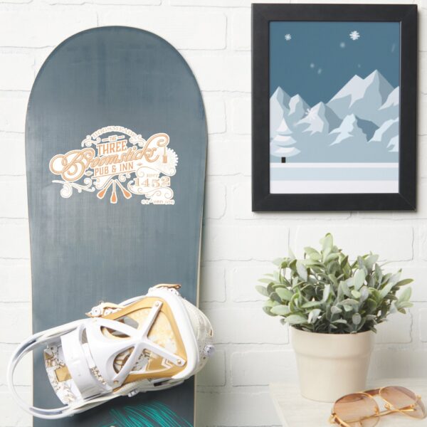 HOGSMEADE™_THE_THREE_BROOMSTICKS™_Pub_&_Inn_Sticker_7 HOGSMEADE™ THE THREE BROOMSTICKS™ Pub Inn Sticker