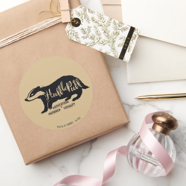 Harry_Potter___HUFFLEPUFF™_Silhouette_Typography_Classic_Round_Sticker_5 Harry Potter HUFFLEPUFF™ Silhouette Typography Classic Round Sticker