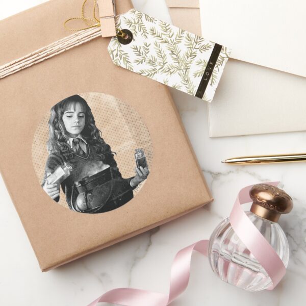 Hermione_7_classic_round_sticker_5 Hermione 7 Classic Round Sticker