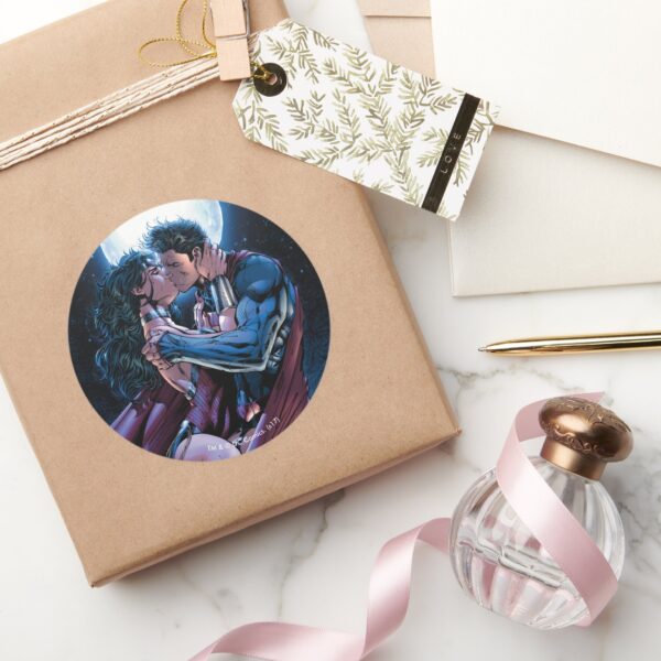 Justice_League_#12_Wonder_Woman_&_Superman_Kiss_Classic_Round_Sticker_5 Justice League 12 Wonder Woman Superman Kiss Classic Round Sticker