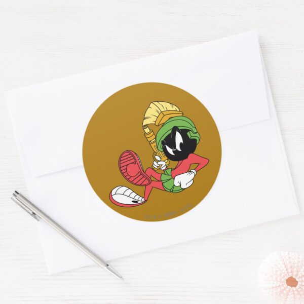 MARVIN_THE_MARTIAN™_Reclining_With_Laser_Classic_Round_Sticker_3 MARVIN THE MARTIAN™ Reclining With Laser Classic Round Sticker
