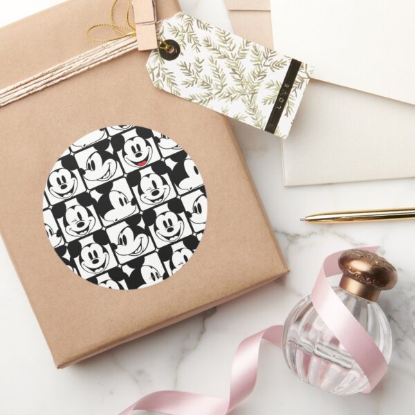 Mickey_Mouse___Grid_Pattern_Classic_Round_Sticker_4 Mickey Mouse Grid Pattern Classic Round Sticker