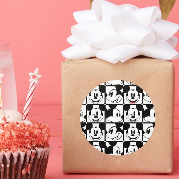 Mickey_Mouse___Grid_Pattern_Classic_Round_Sticker_6 Mickey Mouse Grid Pattern Classic Round Sticker