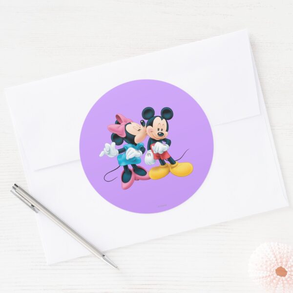 Mickey_&_Minnie___Kiss_on_Cheek_Classic_Round_Sticker_3 Mickey Minnie Kiss On Cheek Classic Round Sticker