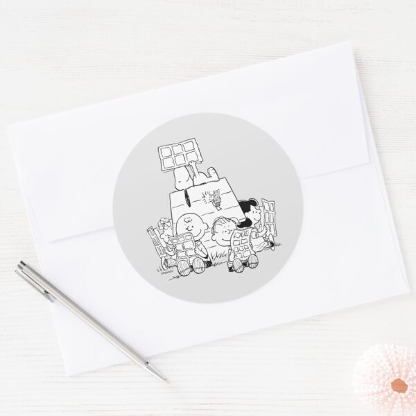 Peanuts_Gang_Reading_Comics_Classic_Round_Sticker_3 Peanuts Gang Reading Comics Classic Round Sticker