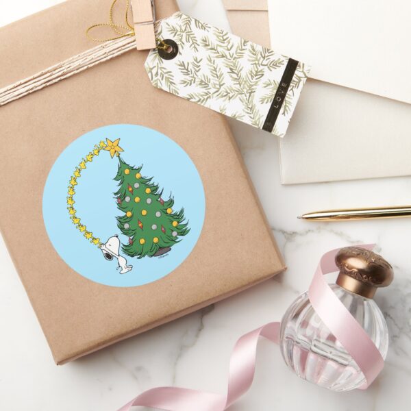 Peanuts___Holiday_Tree_Trimming_Classic_Round_Sticker_5 Peanuts Holiday Tree Trimming Classic Round Sticker