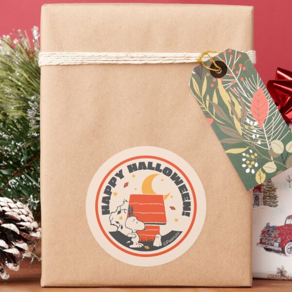 Peanuts___Vintage_Snoopy_Scared_By_Ghost_Classic_Round_Sticker_6 Peanuts Vintage Snoopy Scared By Ghost Classic Round Sticker