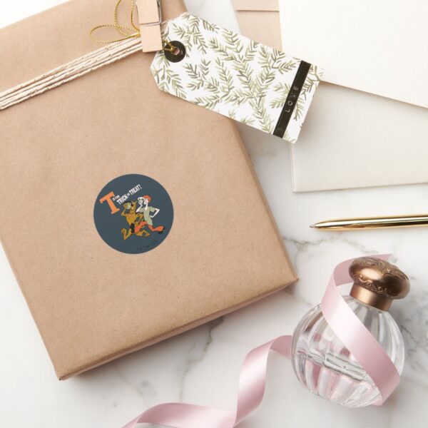 Scooby Doo T Is For Trick Or Treat Classic Round Sticker