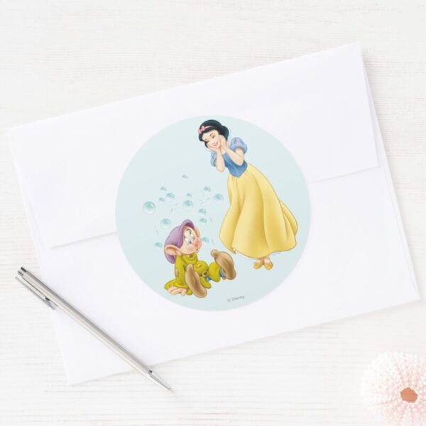 Snow_White_and_Dopey_Bubbles_Classic_Round_Sticker_3 Snow White And Dopey Bubbles Classic Round Sticker