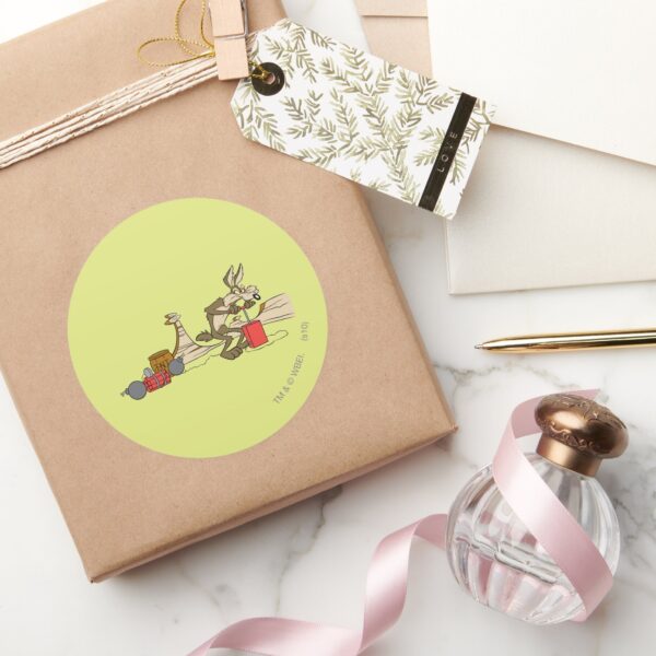 WILE_E._COYOTE™_ACME_TNT_CLASSIC_ROUND_STICKER_5 WILE E. COYOTE™ ACME TNT CLASSIC ROUND STICKER