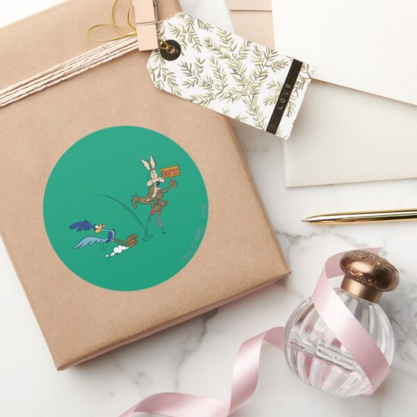 WILE_E._COYOTE™_and_ROAD_RUNNER™_Pogo_Stick_Classic_Round_Sticker_5 WILE E. COYOTE™ And ROAD RUNNER™ Pogo Stick Classic Round Sticker