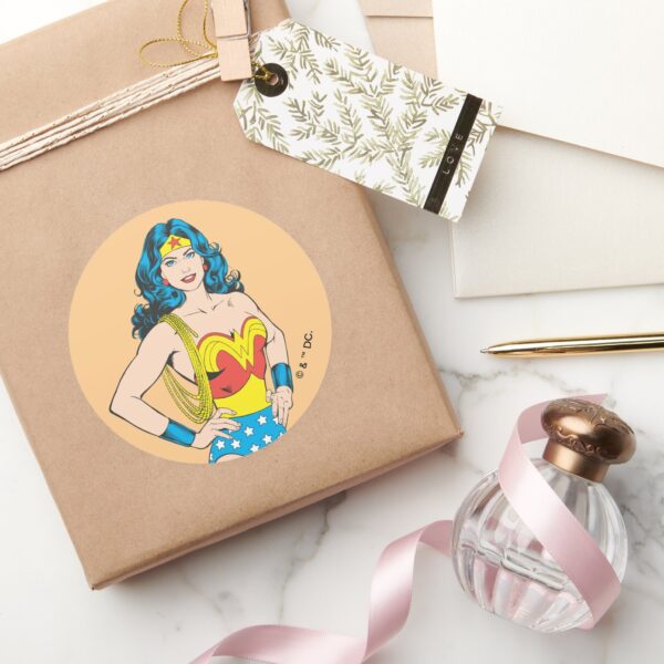 Wonder_Woman___Vintage_Pose_with_Lasso_Classic_Round_Sticker_5 Wonder Woman Vintage Pose With Lasso Classic Round Sticker